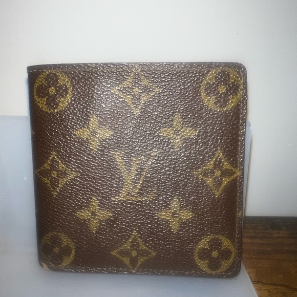 Louis Vuitton Men’s Monogram Bi-Fold Wallet - Picture 1 of 16